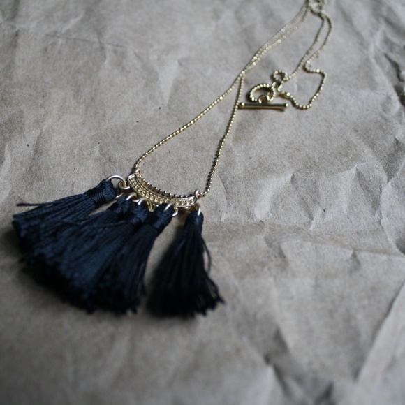 BLACK TASSEL GOLD CHAIN NECKLACE - Picture 3 of 5